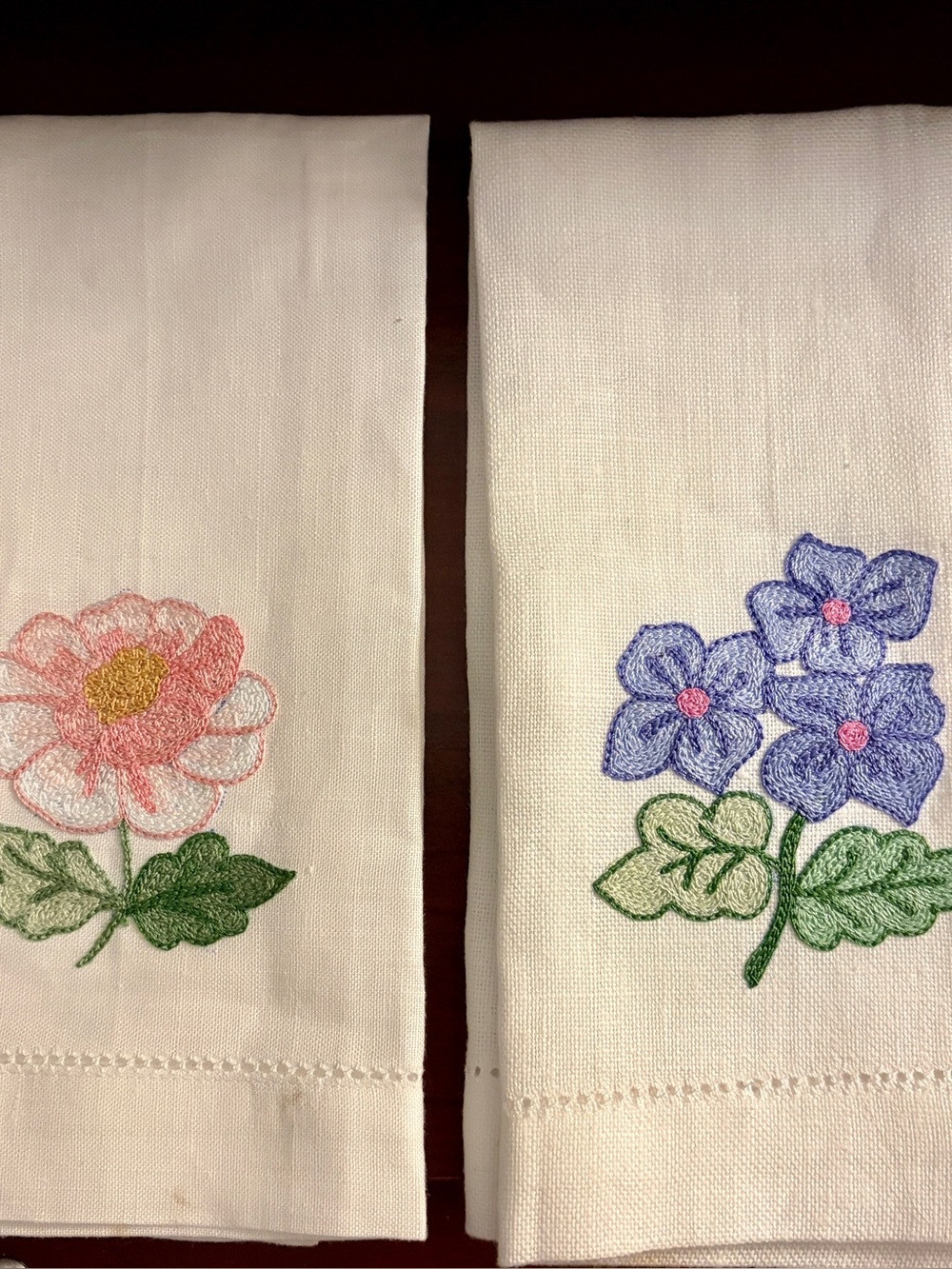 NWT Loretta Caponi Firenze Italian Embroidered Linen Guest Towels - Set of 2